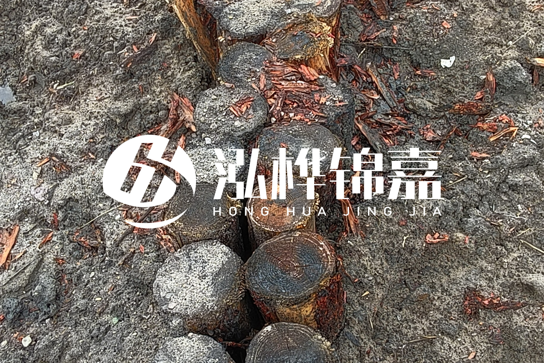 魚塘淤泥太多怎么清理？挖掘機(jī)清除淤泥的作用及方法