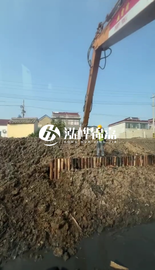 畢節(jié)市挖機(jī)打木樁專業(yè)施工-河道護(hù)坡木樁會不會腐爛？