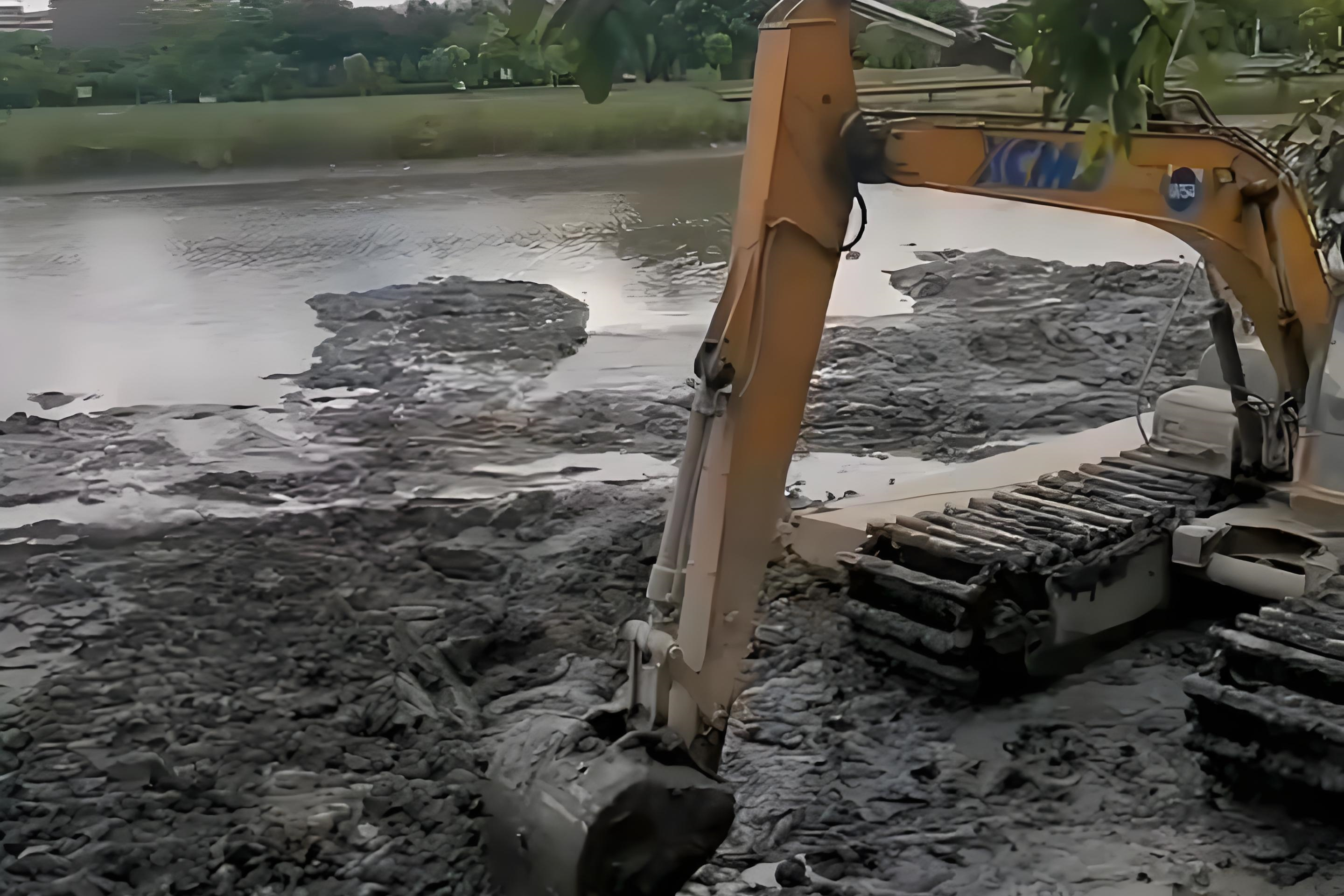 廣東東莞挖機清淤施工隊-水塘清淤需要請專業(yè)隊伍嗎？