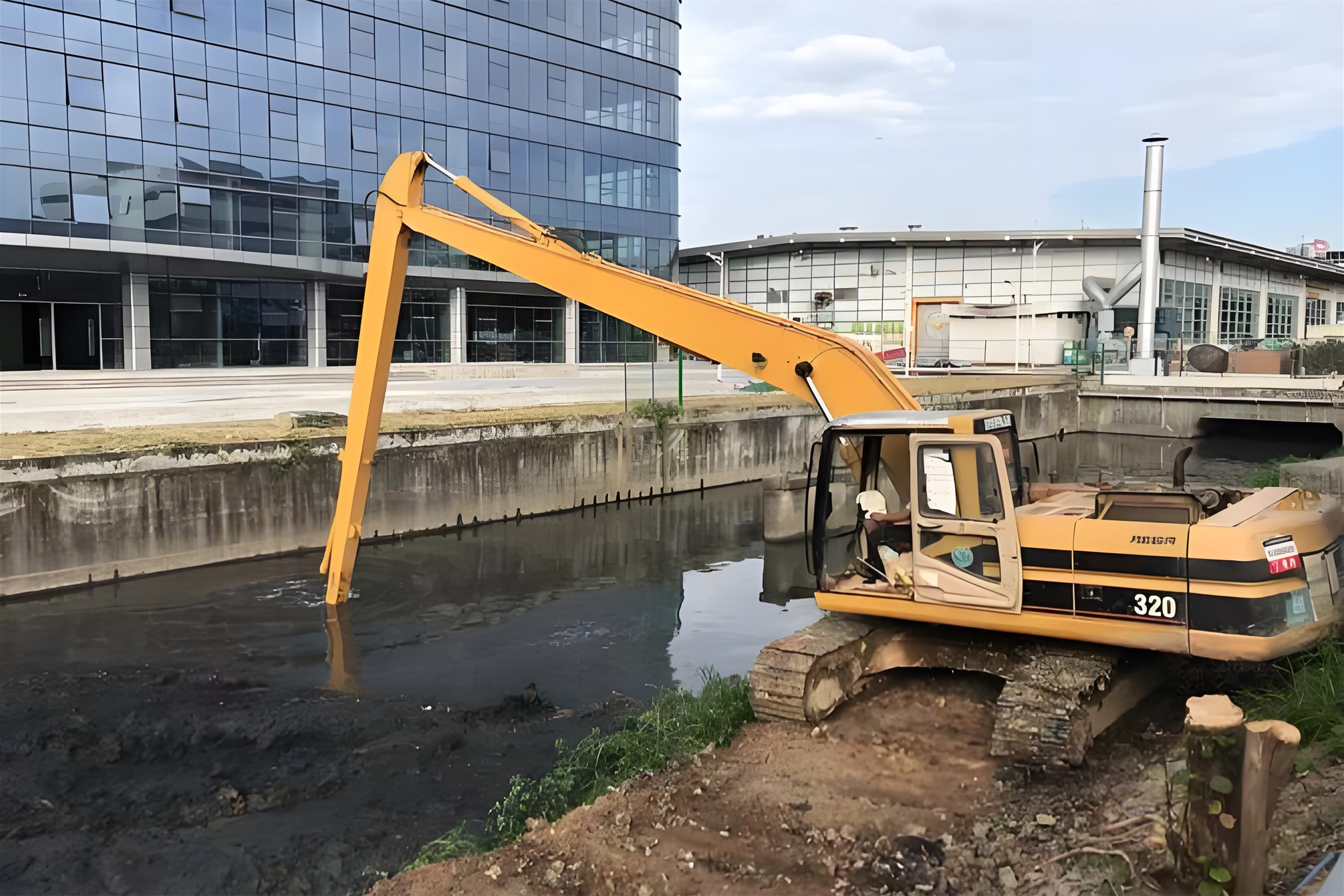 北京豐臺區(qū)水上挖機清淤隊-沼澤地清淤后土壤如何處理？